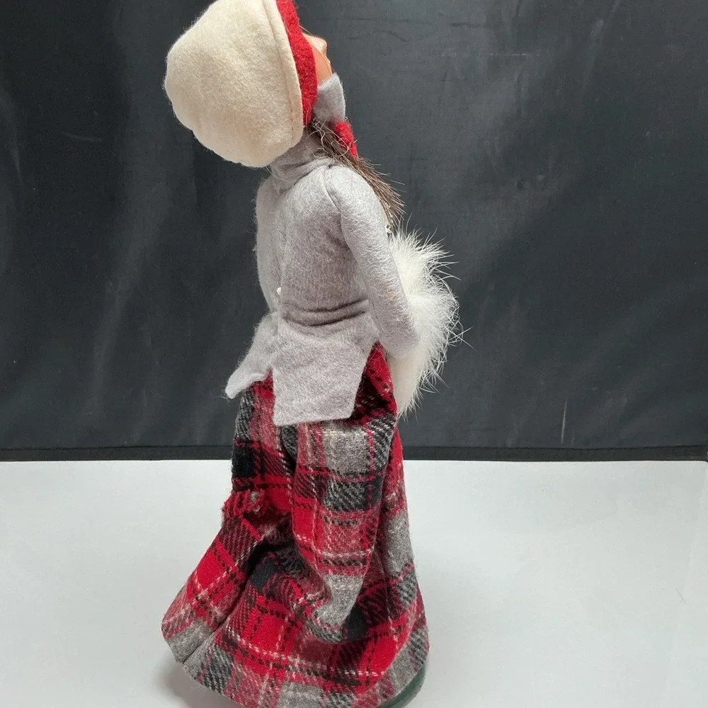Byers Choice 1995 Limited Edition 34/100 Girl White Fur Muff Plaid Skirt RARE